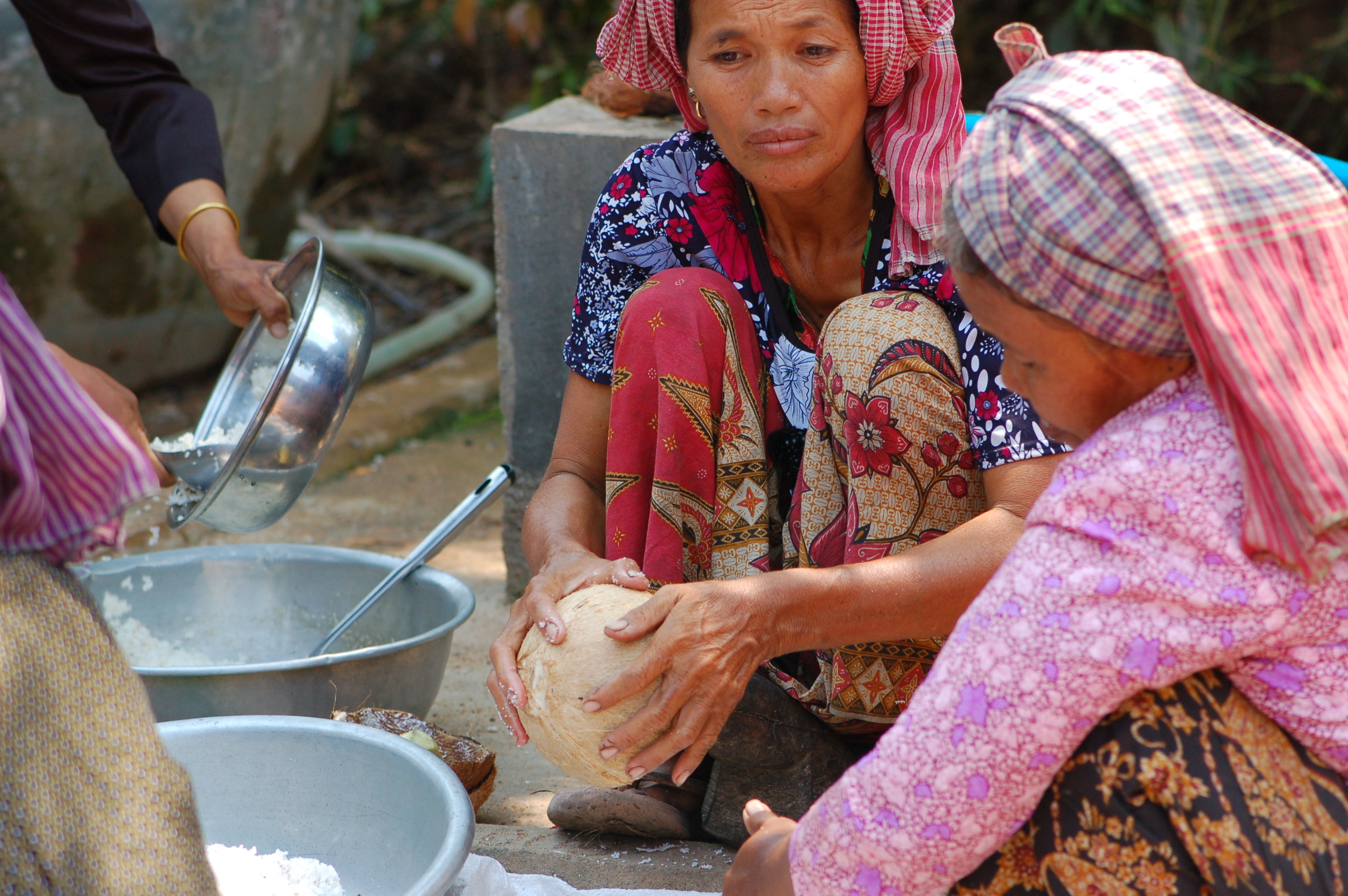 attraction-Kampong Thom Population Old Lady.jpg